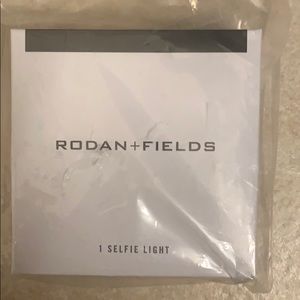 Rodan and fields selfie light 💡